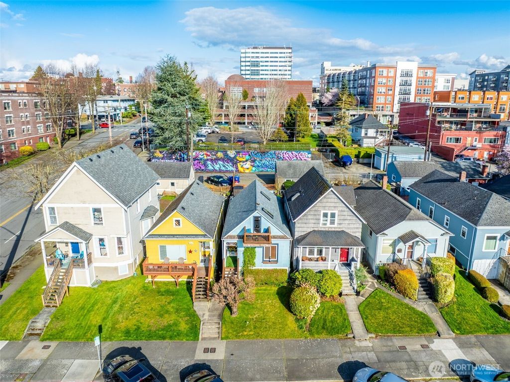 Photo of 2705 Grand Avenue Avenue, Everett, WA 98201 (MLS # 2356133)