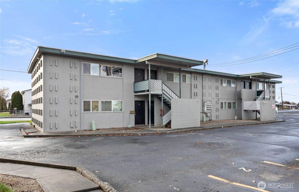 Photo of 624 E Nelson Road Rd #1-17, Moses Lake, WA 98837 (MLS # 2459336)