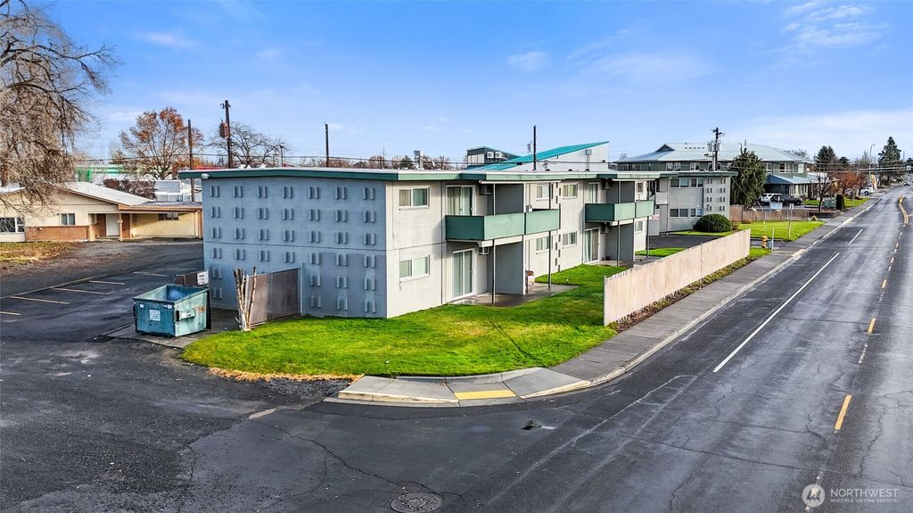 Photo of 624 E Nelson Road Rd #1-17, Moses Lake, WA 98837 (MLS # 2459336)