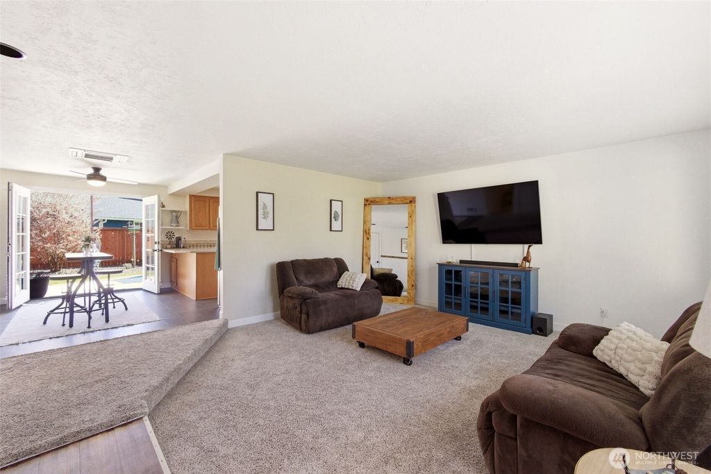 Photo of 6 dove Street, Longview, WA 98632 (MLS # 2503198)