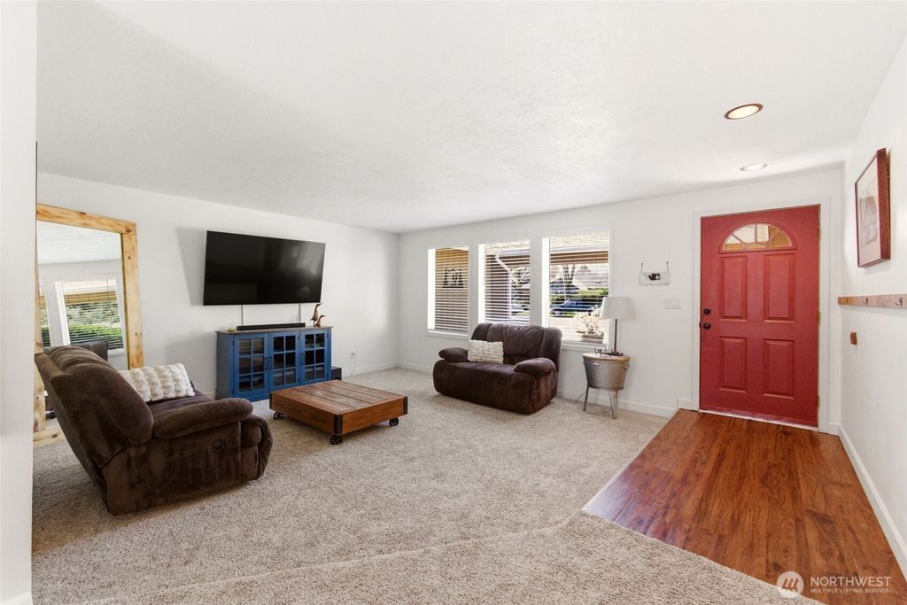 Photo of 6 dove Street, Longview, WA 98632 (MLS # 2503198)