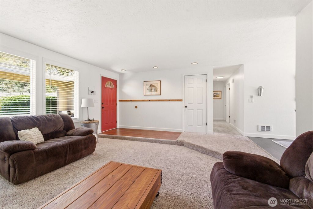 Photo of 6 dove Street, Longview, WA 98632 (MLS # 2503198)