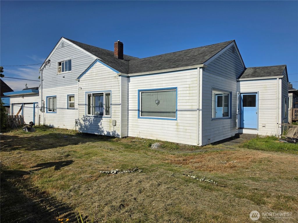 Photo of 1518 W 1st Street, Aberdeen, WA 98520 (MLS # 2546267)