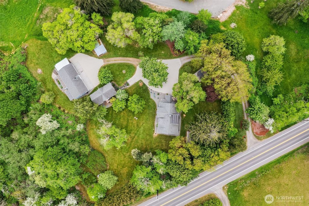 Photo of 13437 Vashon Highway SW, Vashon, WA 98070 (MLS # 2512684)