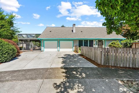 Photo of 10 Lee Place, Longview, WA 98632 (MLS # 2344668)