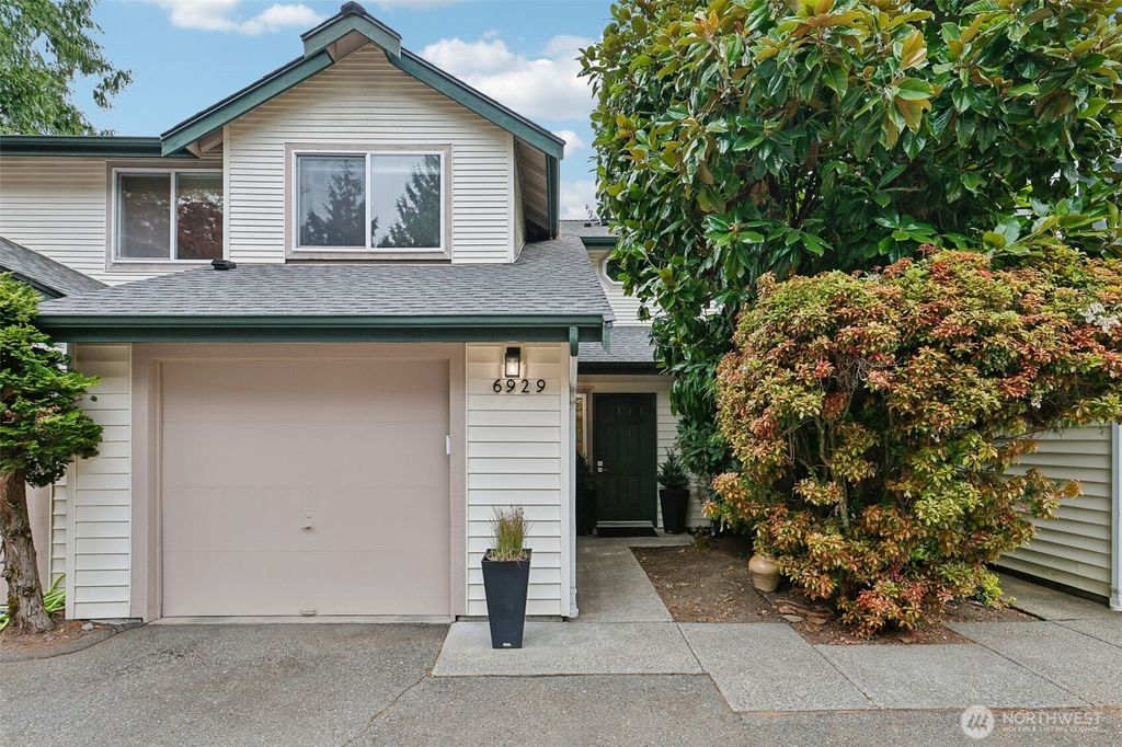 Photo of 6929 NE 170th Street #8, Kenmore, WA 98028 (MLS # 2506261)