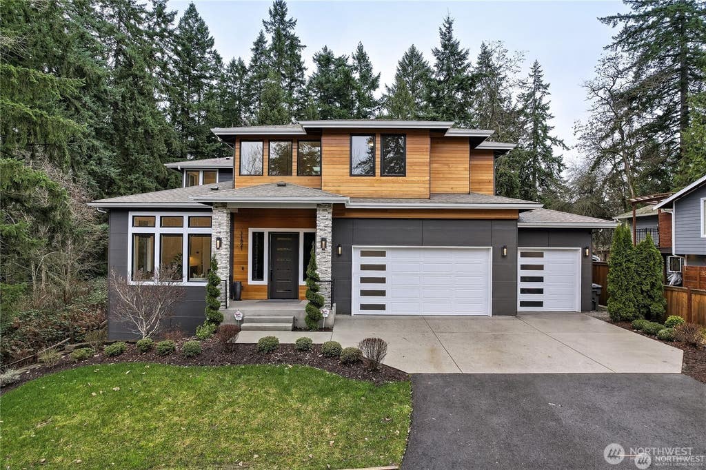 Photo of 11821 SE 84th Street, Newcastle, WA 98056 (MLS # 2546320)