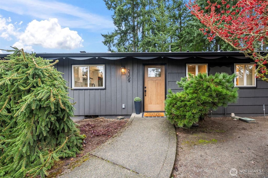 Photo of 2309 Beech Avenue, Steilacoom, WA 98388 (MLS # 2473059)