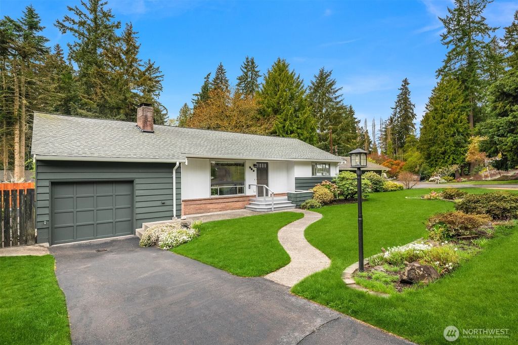 Photo of 533 N 185th Place, Shoreline, WA 98133 (MLS # 2508589)