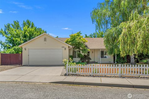 Photo of 2299 E Veedol Drive, East Wenatchee, WA 98802 (MLS # 2543654)