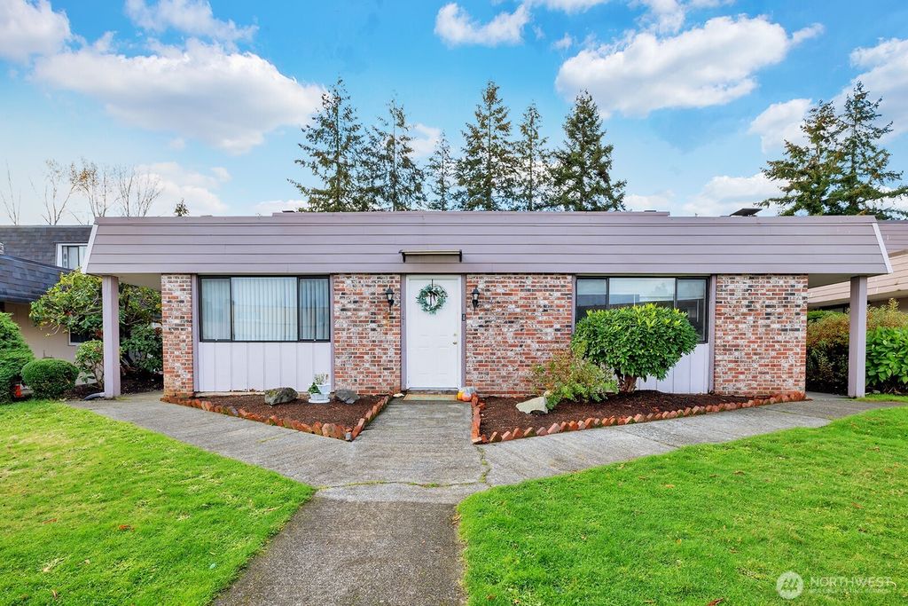 Photo of 101 147th Ave SE Ave, Bellevue, WA 98007 (MLS # 2469358)
