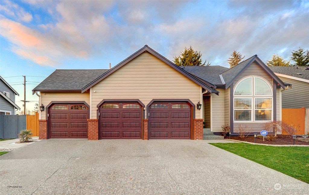 Photo of 5610 NE 3rd Lane, Renton, WA 98059 (MLS # 2035807)