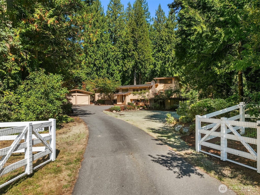 Photo of 12034 206th Place SE, Issaquah, WA 98027 (MLS # 2580495)