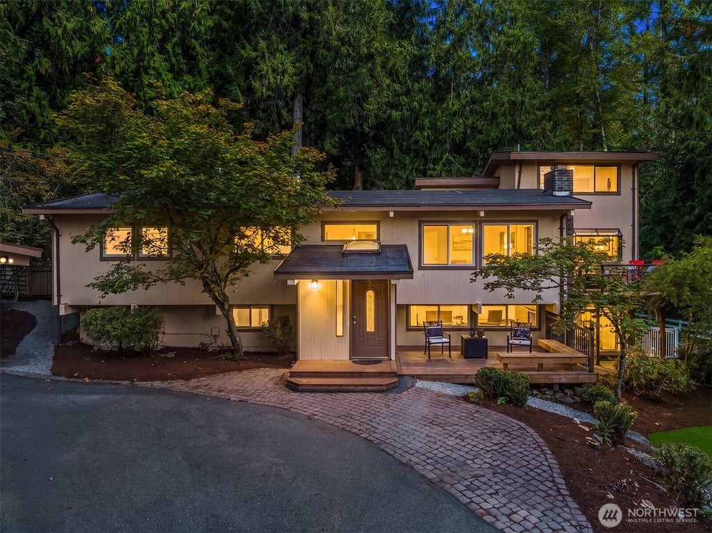 Photo of 12034 206th Place SE, Issaquah, WA 98027 (MLS # 2580495)