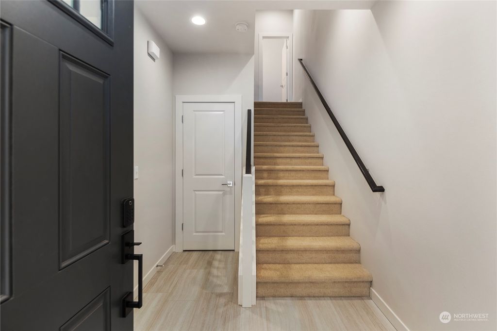 Photo of 15008 40th Avenue W #B2, Lynnwood, WA 98087 (MLS # 2280090)