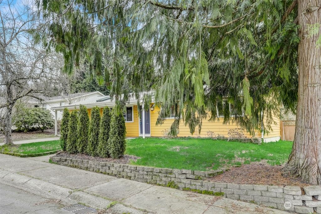 Photo of 16903 NE 105th Street, Redmond, WA 98052 (MLS # 2200597)