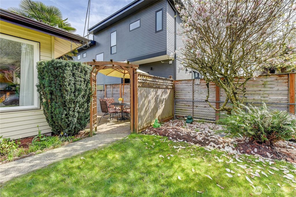 Photo of 610 27th Avenue E, Seattle, WA 98112 (MLS # 2510724)