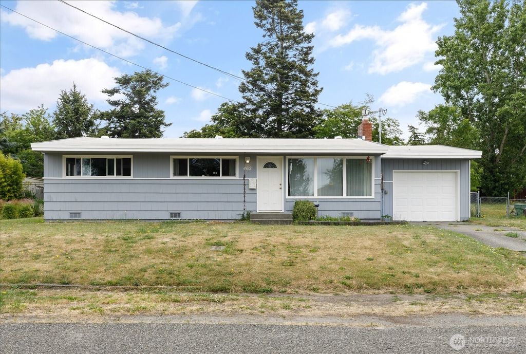 Photo of 462 SE Quaker Street, Oak Harbor, WA 98277 (MLS # 2546519)