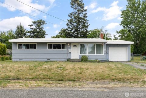 Photo of 462 SE Quaker Street, Oak Harbor, WA 98277 (MLS # 2546519)