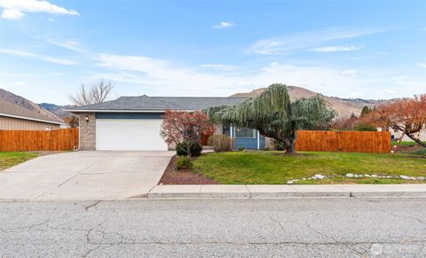 Photo of 520 Cedar Wood Lane, Wenatchee, WA 98801 (MLS # 2456533)