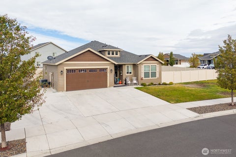 Photo of 4700 W Hawk Street, Moses Lake, WA 98837 (MLS # 2593838)