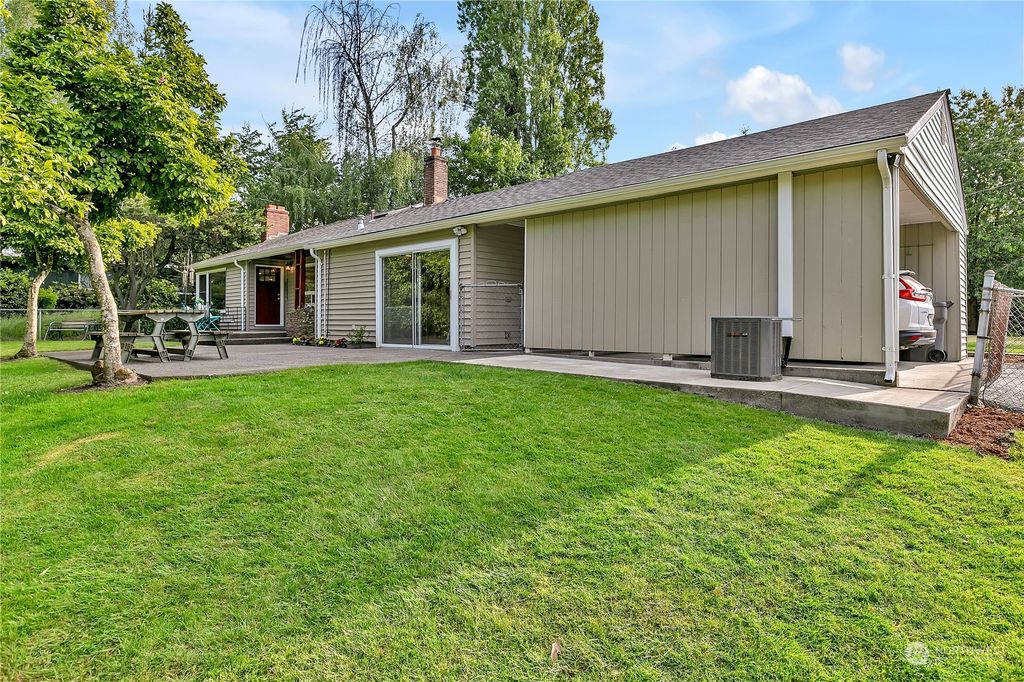 Photo of 11700 14th Avenue S, Burien, WA 98168 (MLS # 2252535)