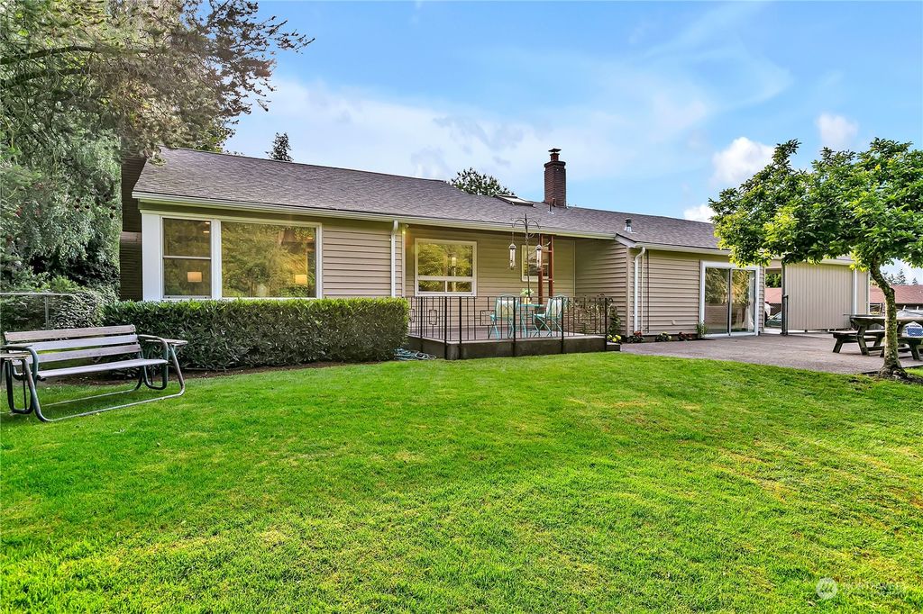 Photo of 11700 14th Avenue S, Burien, WA 98168 (MLS # 2252535)