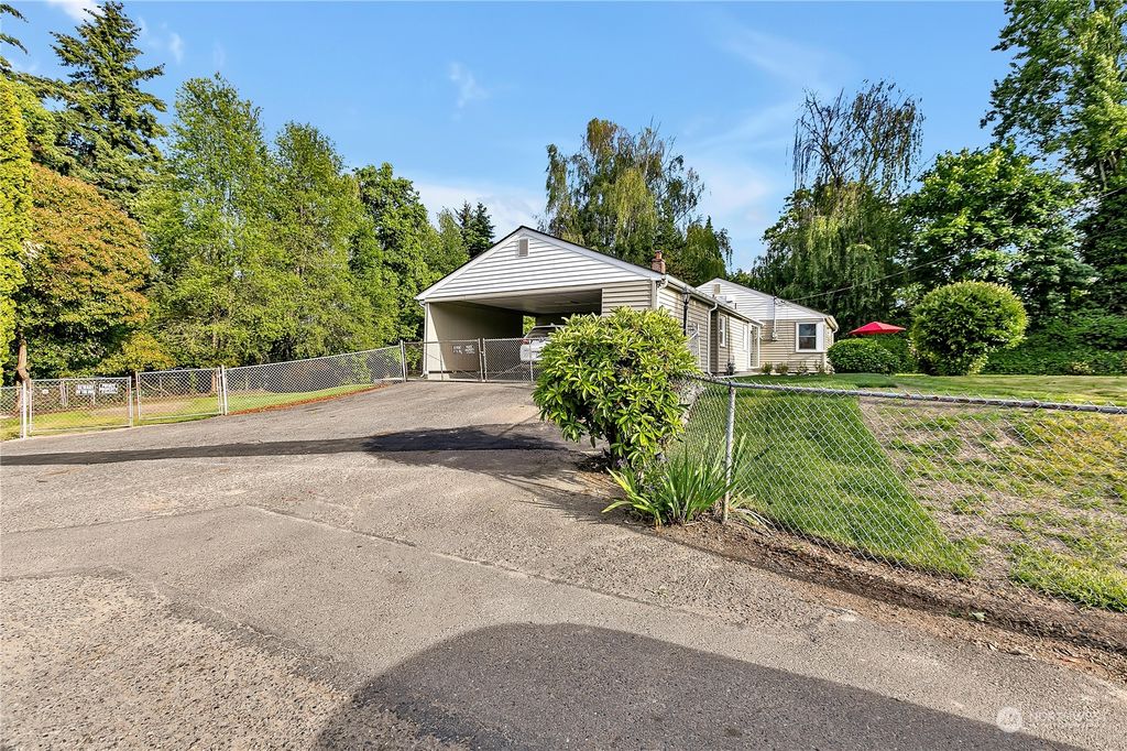 Photo of 11700 14th Avenue S, Burien, WA 98168 (MLS # 2252535)