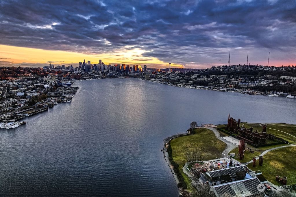 Photo of 2309 N Northlake Way #4, Seattle, WA 98103 (MLS # 2331241)