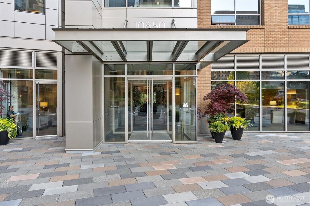 Photo of 10650 NE 9th Place #927, Bellevue, WA 98004 (MLS # 2363329)