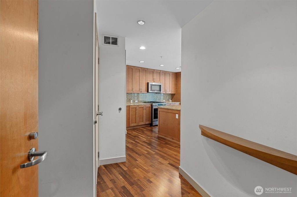 Photo of 10650 NE 9th Place #927, Bellevue, WA 98004 (MLS # 2363329)