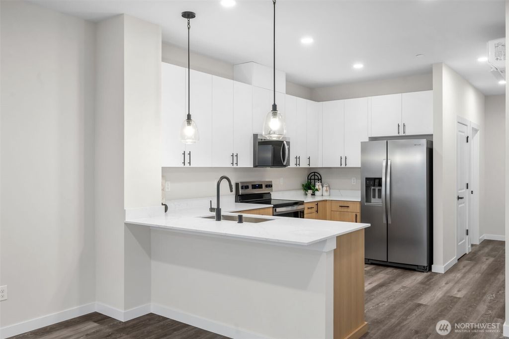 Photo of 15613 Admiralty Way #B1, Lynnwood, WA 98087 (MLS # 2486352)