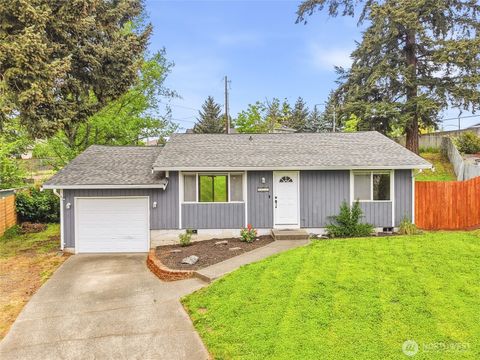 Photo of 2715 24th Avenue Ct SE, Puyallup, WA 98374 (MLS # 2519855)