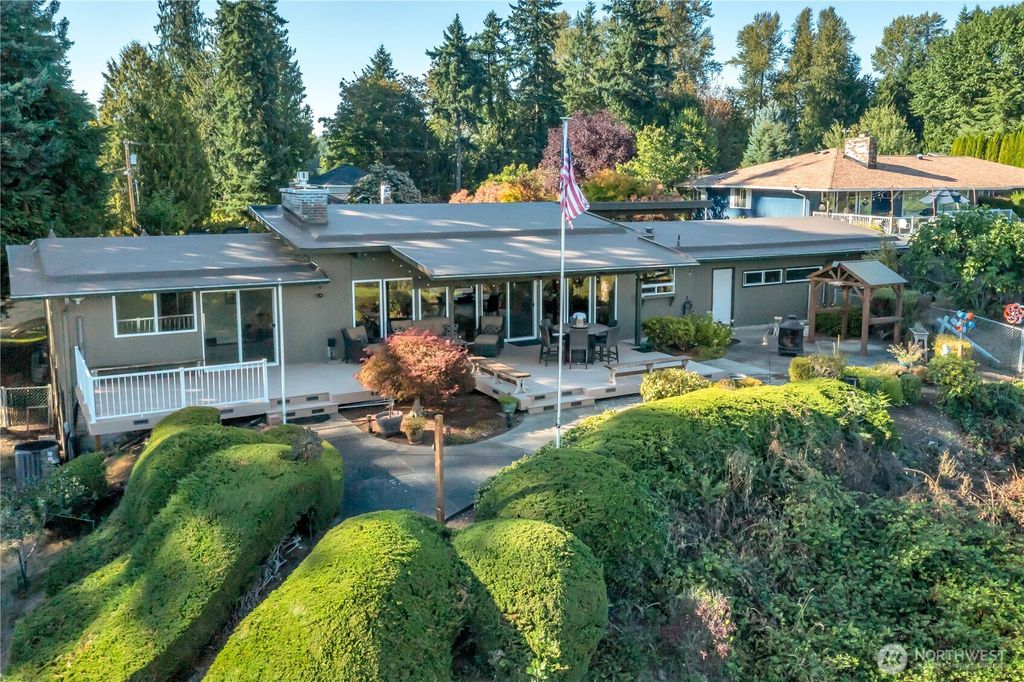 Photo of 11407 SE 326th Place, Auburn, WA 98092 (MLS # 2485050)