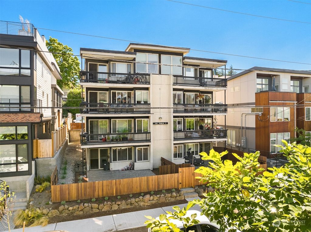 Photo of 2362 Franklin Avenue E, Seattle, WA 98102 (MLS # 2072907)