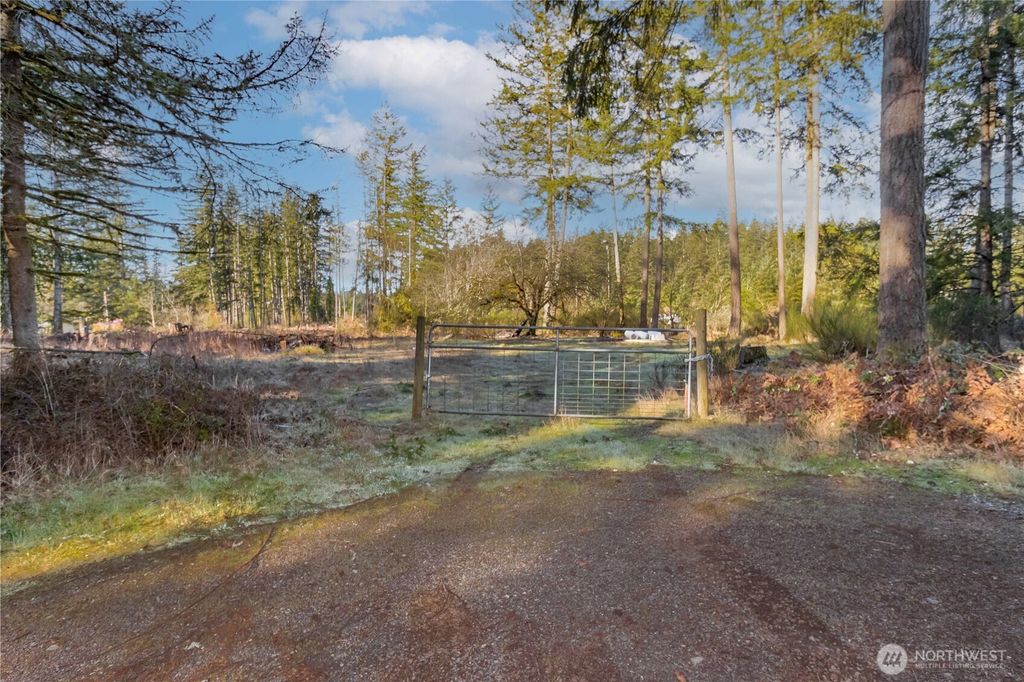 Photo of 24315 208th Avenue SE, Maple Valley, WA 98038 (MLS # 2342320)