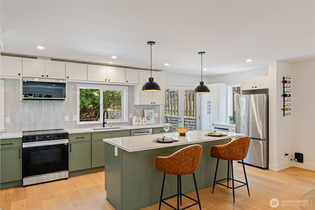 Photo of 1710 NE 104th Street, Lake City, WA 98125 (MLS # 2505381)