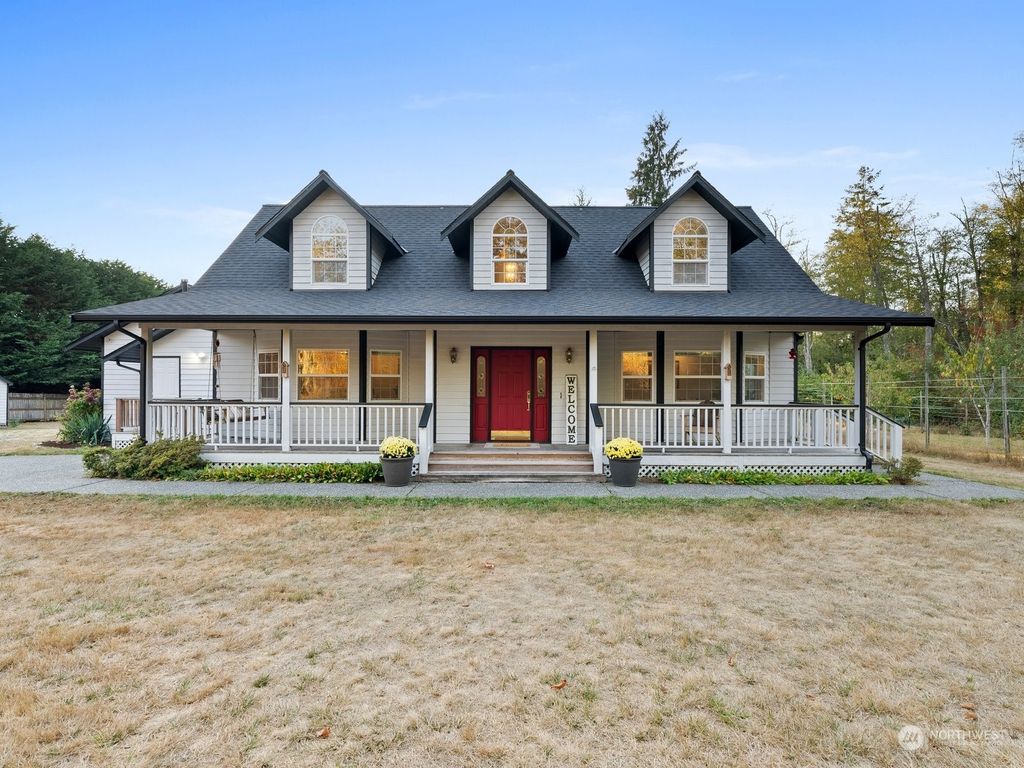Photo of 15518 22nd Avenue NW, Marysville, WA 98271 (MLS # 2002730)