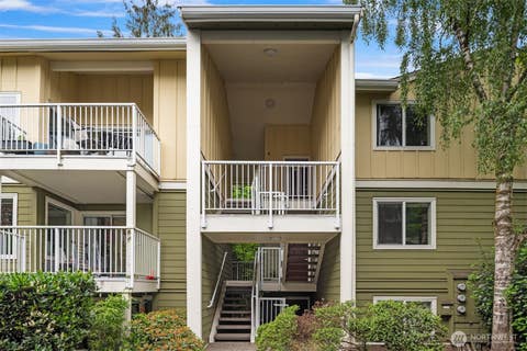 Photo of 300 N 130th Street #8-202, Seattle, WA 98133 (MLS # 2520902)