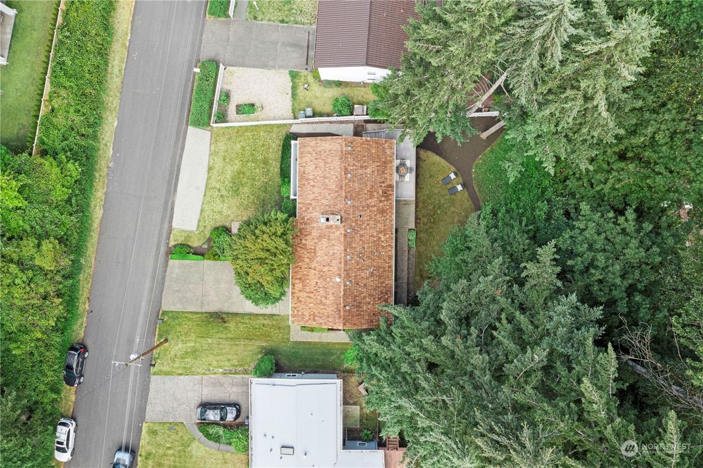 Photo of 208 130th Place NE, Bellevue, WA 98005 (MLS # 2271956)