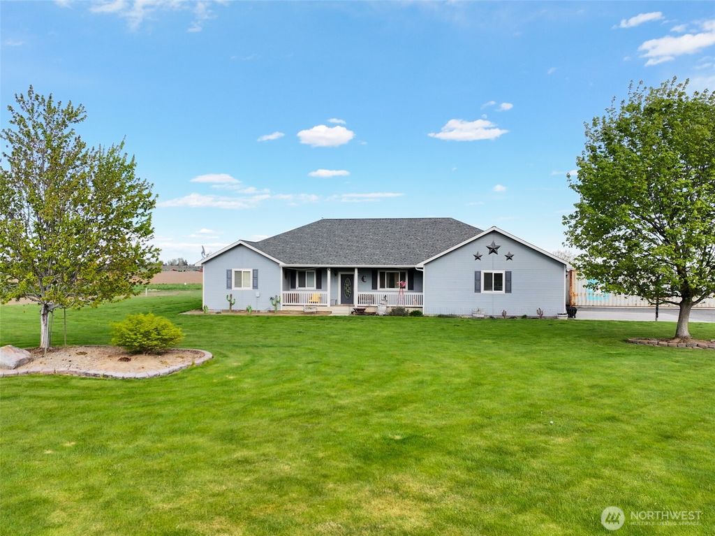 Photo of 12294 Rd. 9.5 NE, Moses Lake, WA 98837 (MLS # 2513845)