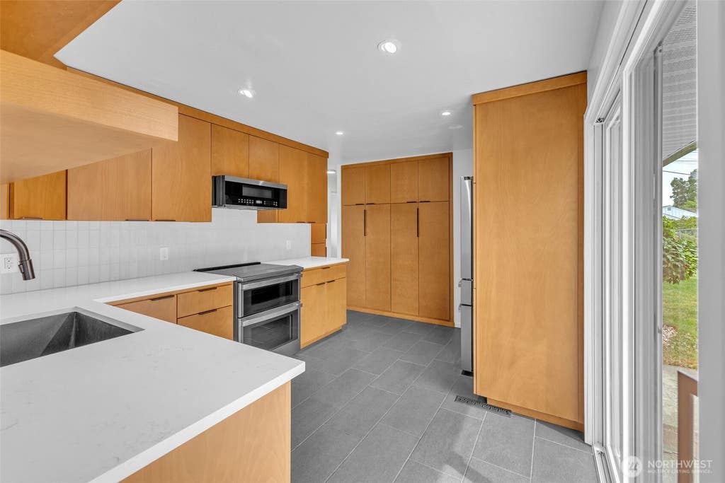 Photo of 9101 tacoma Avenue S, Tacoma, WA 98444 (MLS # 2547018)