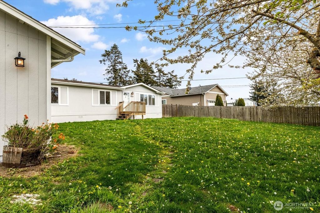 Photo of 954 Shawn Avenue, Oak Harbor, WA 98277 (MLS # 2508115)