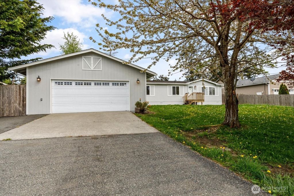 Photo of 954 Shawn Avenue, Oak Harbor, WA 98277 (MLS # 2508115)