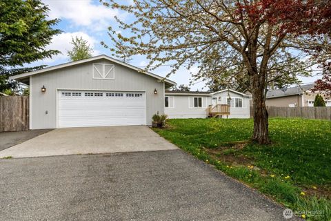 Photo of 954 Shawn Avenue, Oak Harbor, WA 98277 (MLS # 2508115)