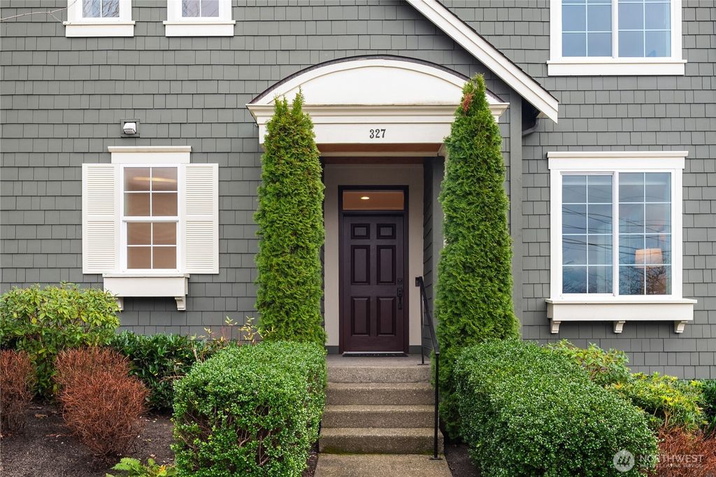 Photo of 327 4th Avenue S, Kirkland, WA 98033 (MLS # 2470436)