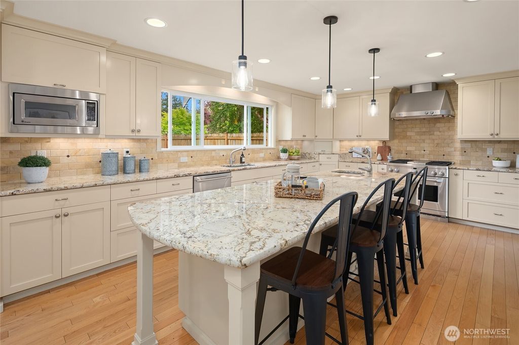 Photo of 7760 81st Place SE, Mercer Island, WA 98040 (MLS # 2392041)