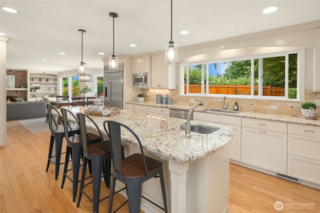 Photo of 7760 81st Place SE, Mercer Island, WA 98040 (MLS # 2392041)