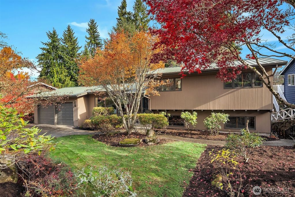 Photo of 1718 128th Avenue SE, Bellevue, WA 98005 (MLS # 2455080)
