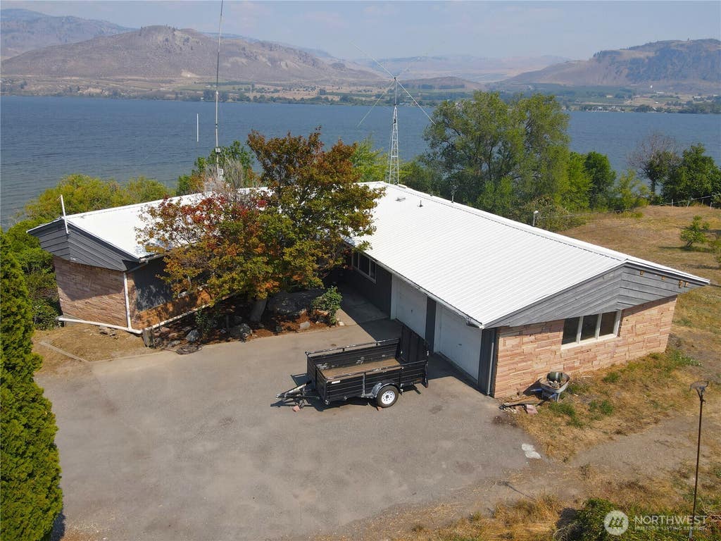 Photo of 6 Nulton Lane, Oroville, WA 98844 (MLS # 2566812)